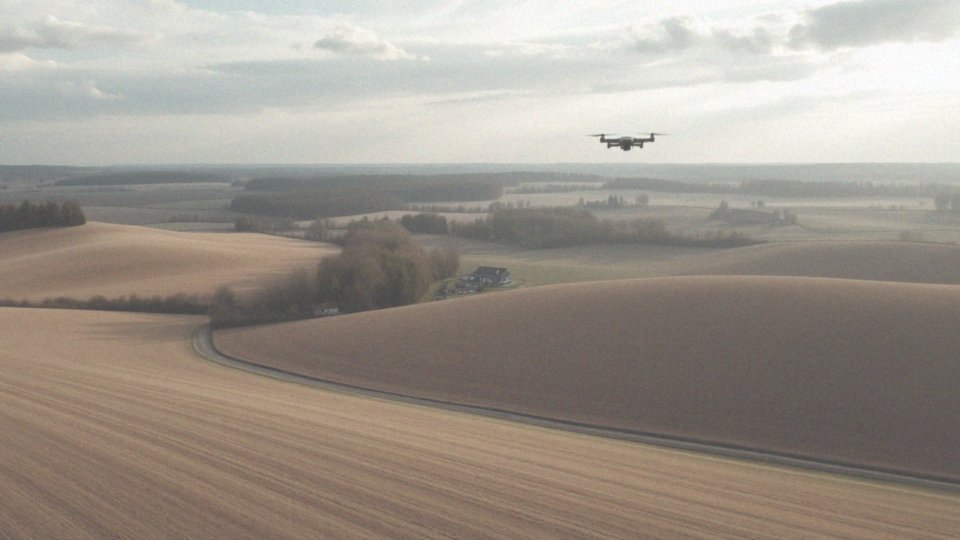 Jakie są maksymalne wysokości i warunki lotu dronem?